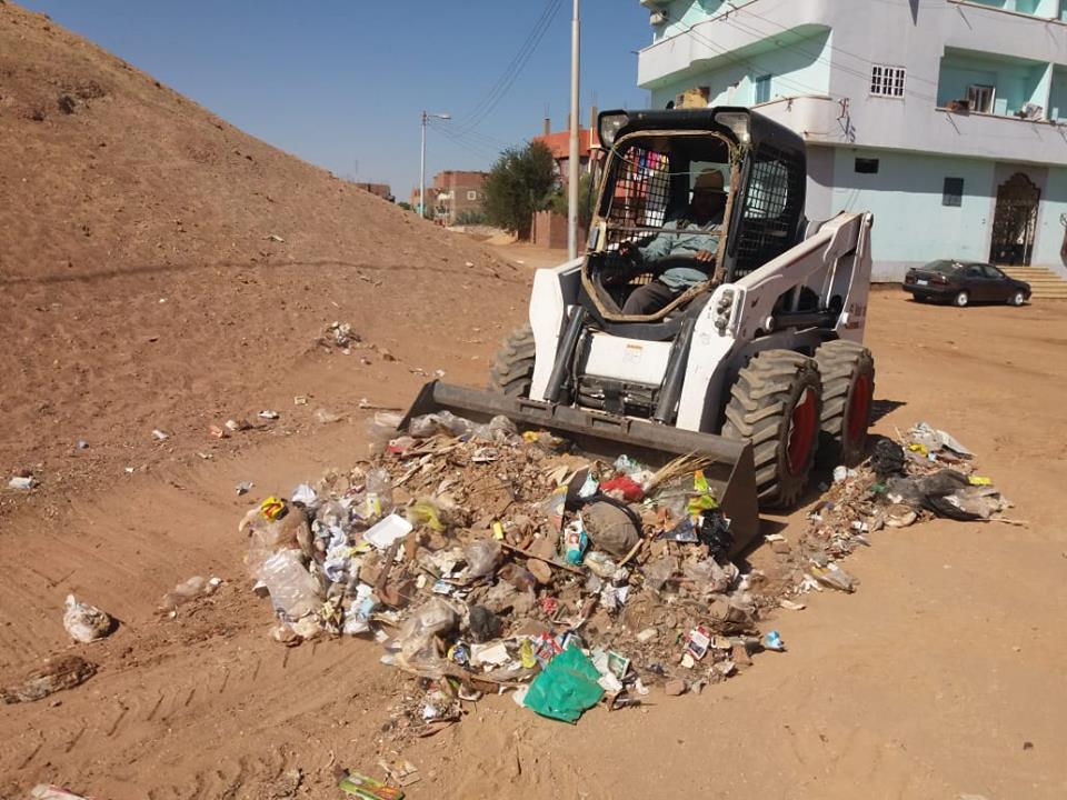 حملة نظافة موسعة بتقسيم الحميات في مدينة موط بالوادى الجديد