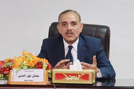 وكيل وزارة الصحة بأسيوط يحيل 39 صيدلي و51 طبيب و20 إداري للتحقيق