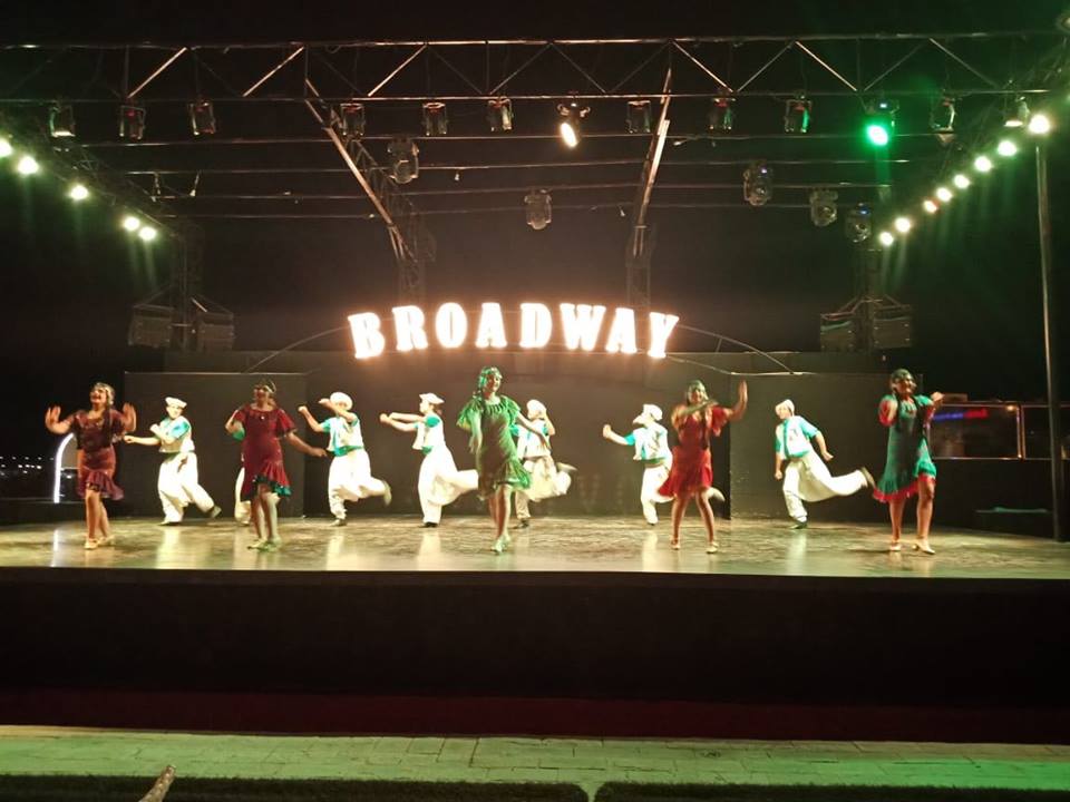 فرق قصور الثقافة تواصل تألقها بمنتدى شباب العالم