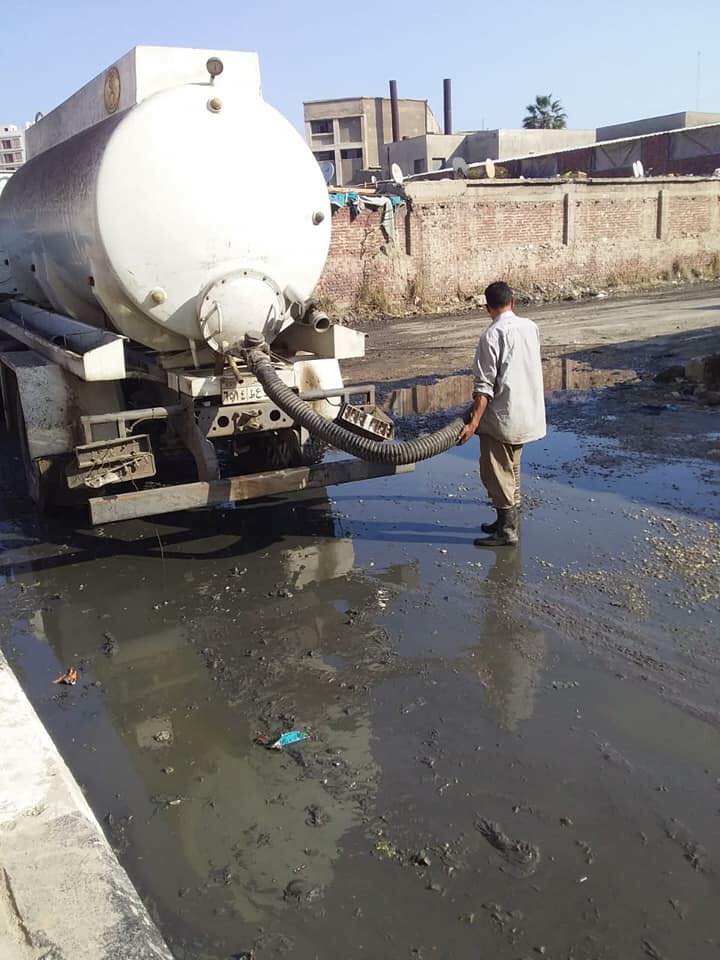 محافظة بورسعيد تتابع حل مشكلات الصرف الصحي بالأحياء