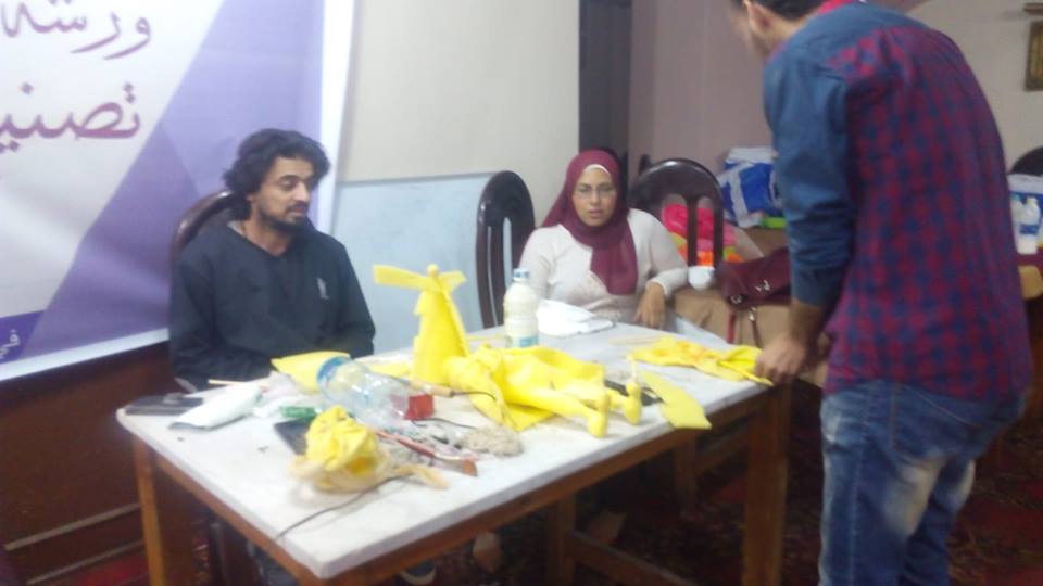 متدربي ورشة العرائس يحاكون أقدار الحياة بعرائسهم