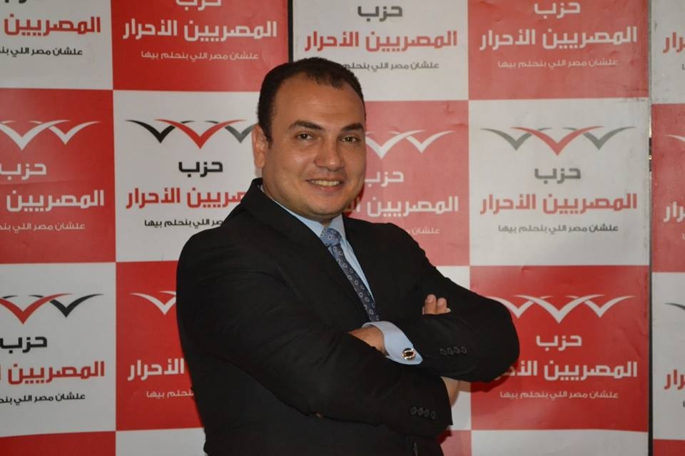 شريف نادي : رصف و إنارة طريق دير الأنبا صموئيل خلال 15 يومًا