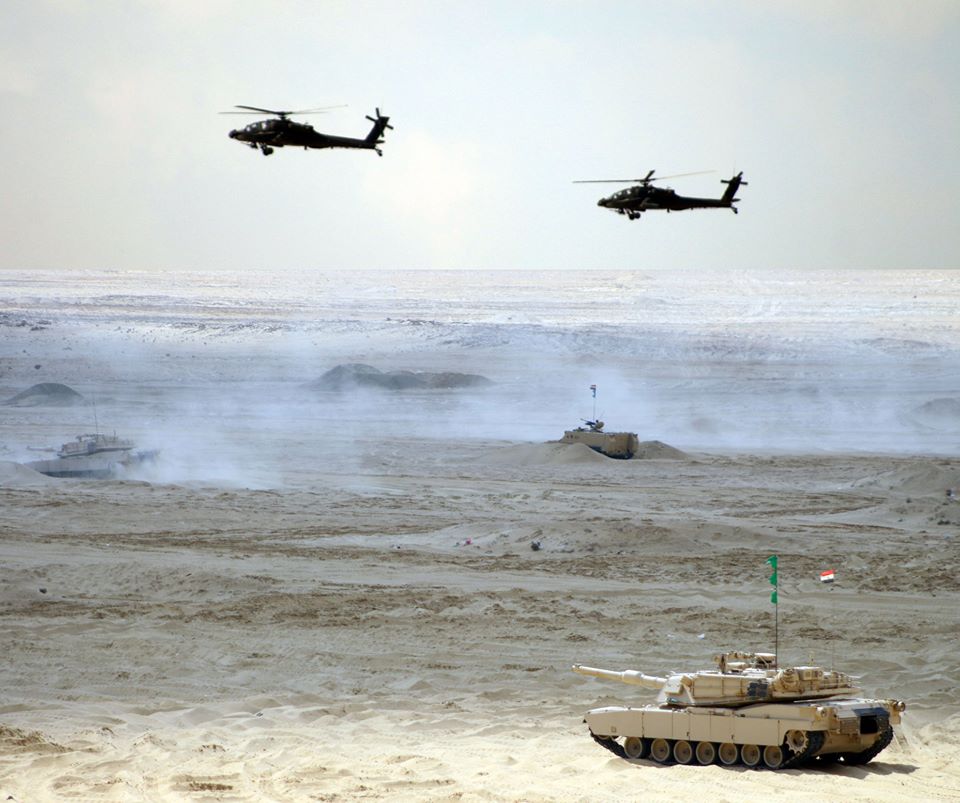 القوات المسلحة تشارك في أنشطة بحرية وبرية وجوية مكثفة بتدريبات ( درع العرب - 1 )