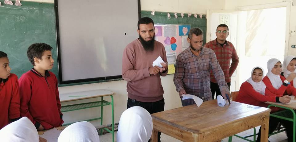 تنافس أوائل الطلبة في مدرسة البساتين الإعدادية بالوادي الجديد