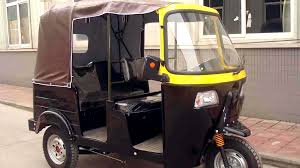 بعد معاناة صدور قرار لمحافظ أسيوط مُلزم بترخيص التوكتوك وتحديد لون موحد وأجرة وموقف لكل مركز