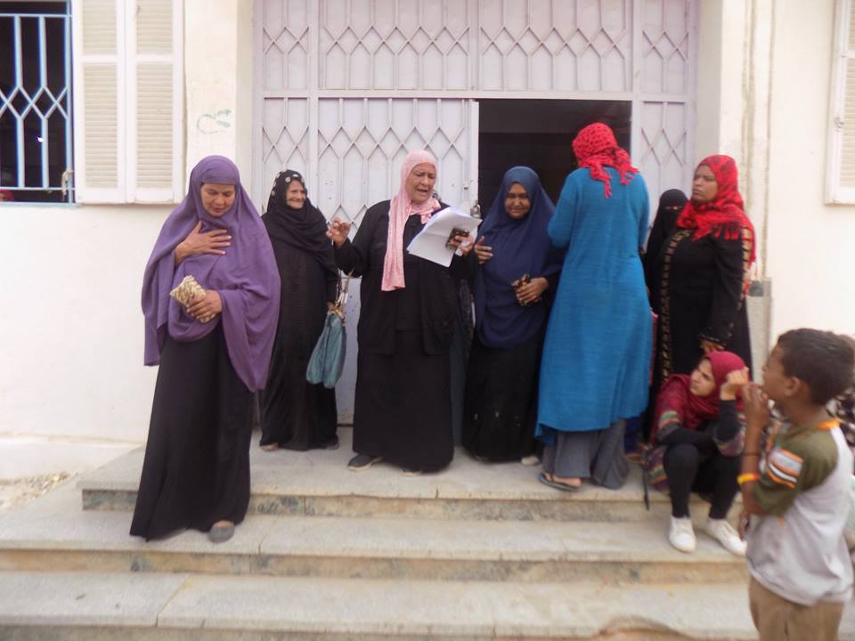 صور :جمعية الخلفاء الراشدين توزع 150 بطانية بقرية العمدة بالسويس