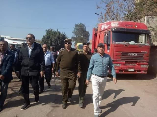 مجلس مدينة منيا القمح يبدأ تنفيذ قرار محافظ الشرقية بحظر سير التوكتوك داخل شوارع المدينة .... وسط غضب عارم من سآئقيه