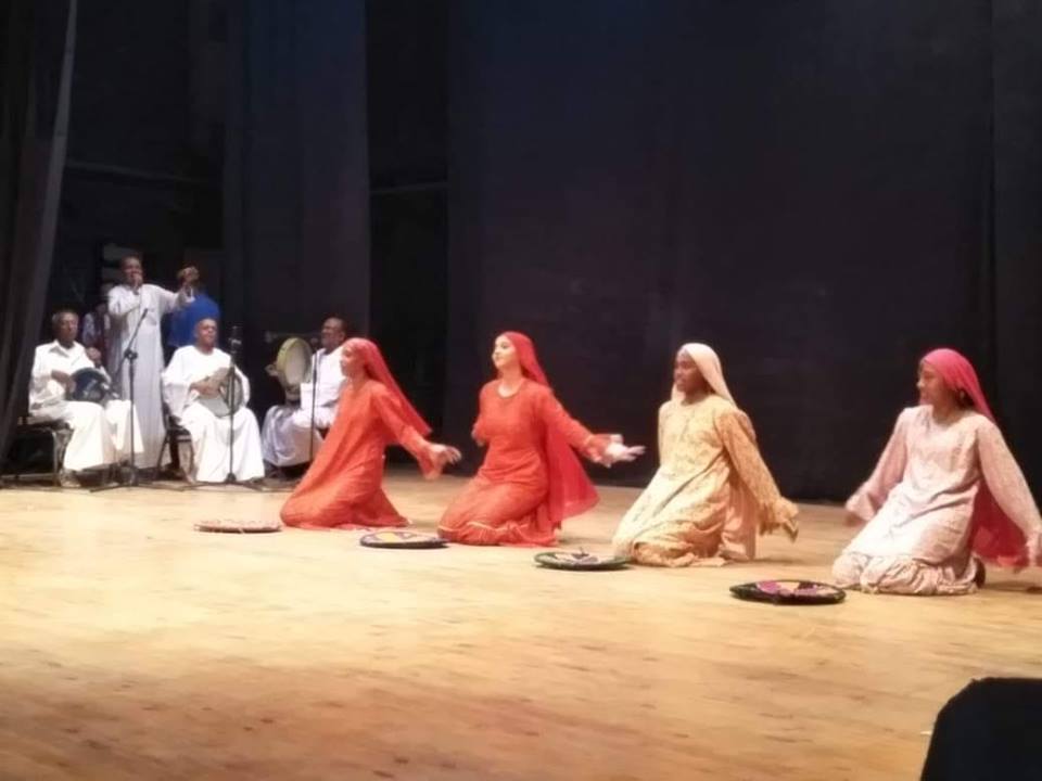 عروض فنون شعبية وكورال أطفال بثقافة أسوان