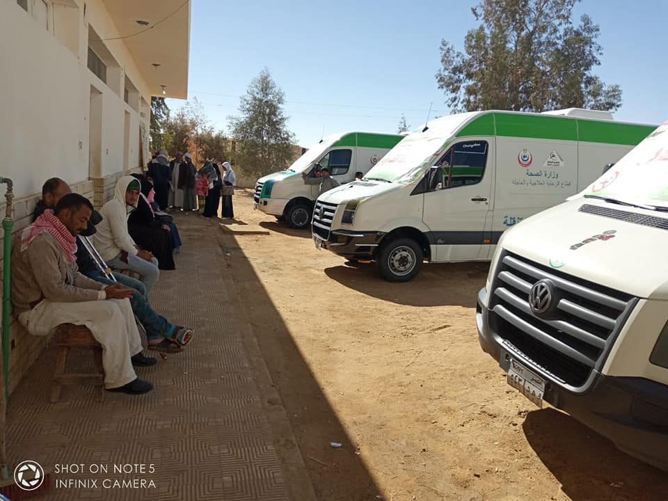 الوادي الجديد تشهد انطلاق قافلة طبية مجانية بقري الفرافرة