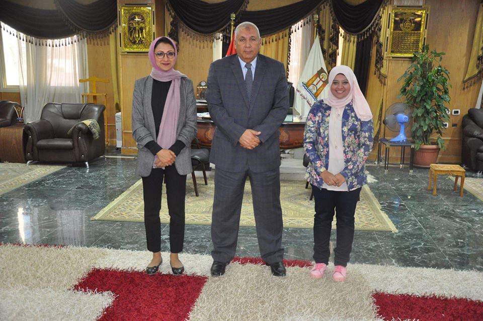 معلمة تتبني مبادرة بعنوان ”لو كنت محافظا” بالوادي الجديد