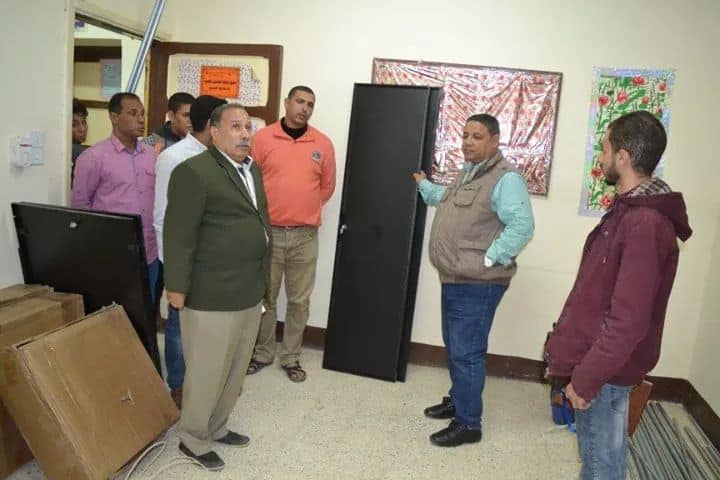 التداوي يتفقد تجهيزات مدارس الوادى الجديد بأنترنت فائق السرعة