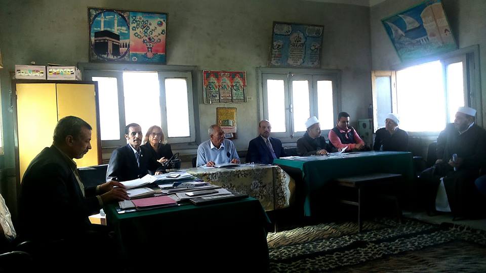 التنسيق بين إدارة أبوتيج الأزهرية والصحية للكشف الشامل علي طلاب المرحلة الثانوية