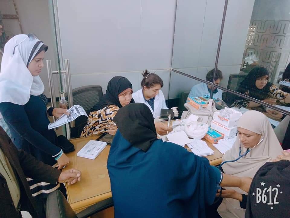 الفريق الطائر  يتجول في شوارع قري مركز ابشواي للقضاء على فيروس سي