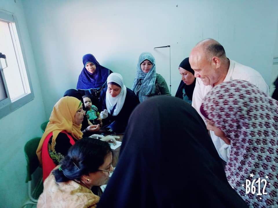 إقبال المواطنين على مبادرة القضاء على ”فيروس c”بقصر بياض