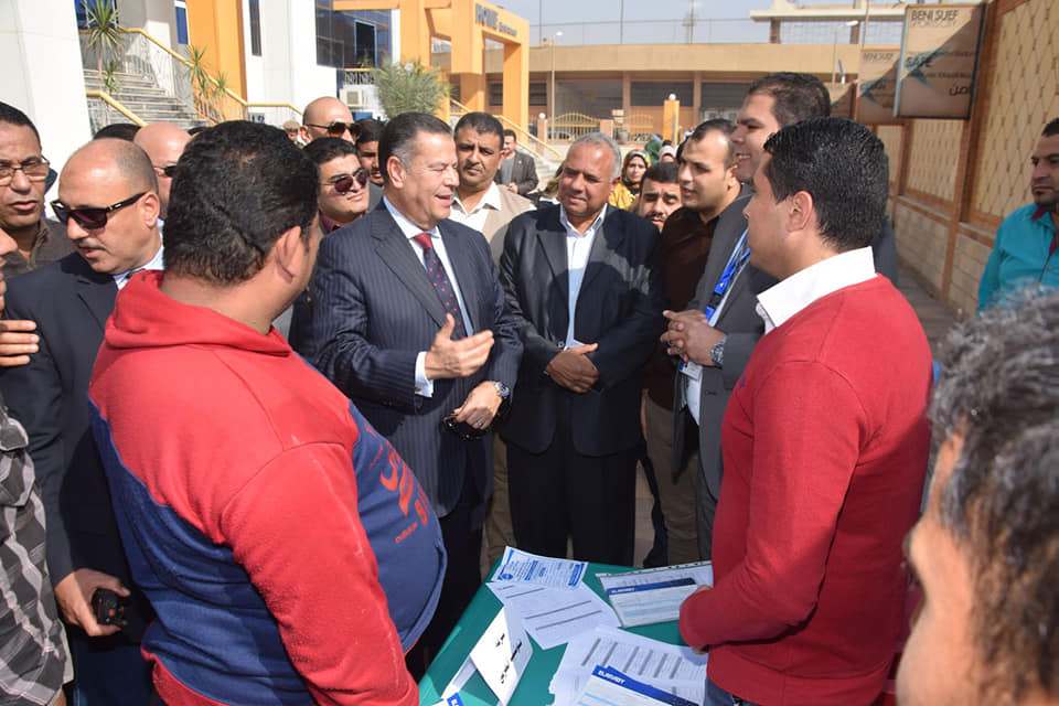محافظ بني سويف يتفقد ملتقى توظيفي بمشاركة 20 شركة ومصنع