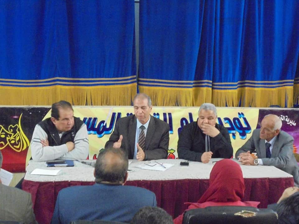 عزب فى لقاء مفتوح مع معلمين المنيا لمناقشه مشاكلهم