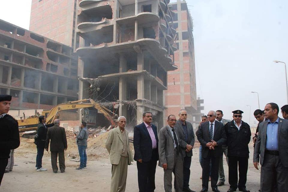 محافظ الجيزة : إزالة 10 أبراج مطلة على كورنيش النيل بالوراق