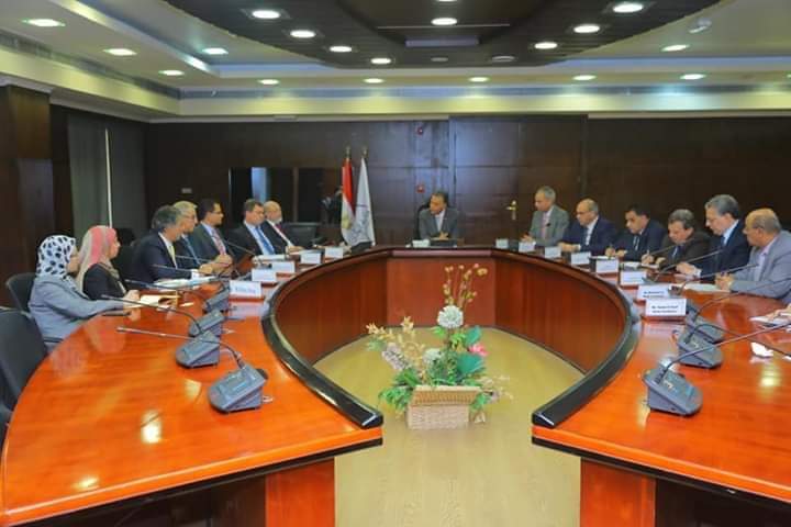 وزير النقل يلتقي وفد شركة ألمانية لبحث التعاون بين الجانبين