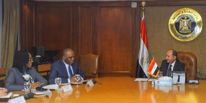 وزير التجارة والصناعة يبحث مع رئيس البنك الإفريقى الترتيبات النهائية لتنظيم المعرض