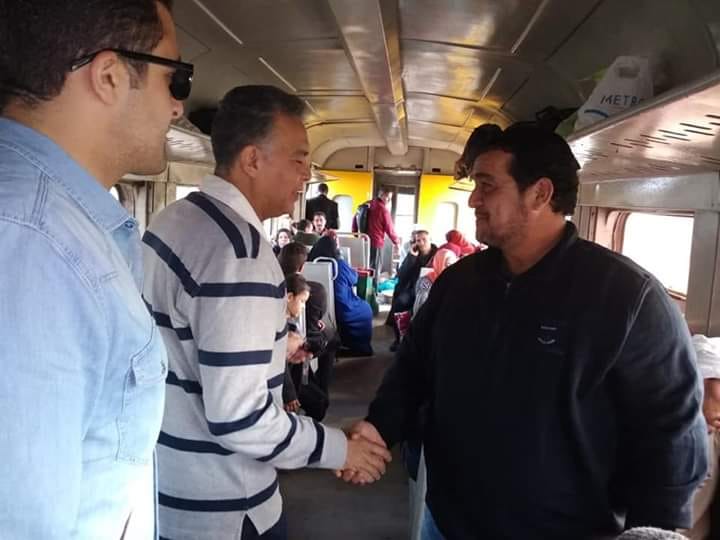 وزير النقل وسط طلاب المدرسة الفنية الصناعية للنقل بمعهد وردان