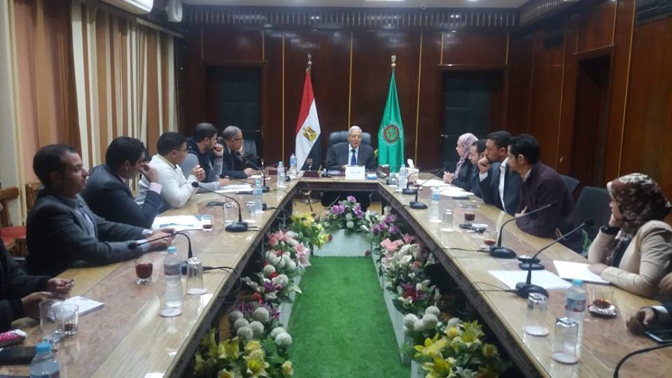 محافظ الدقهلية يعقد اجتماع مع شباب البرنامج الرئاسى