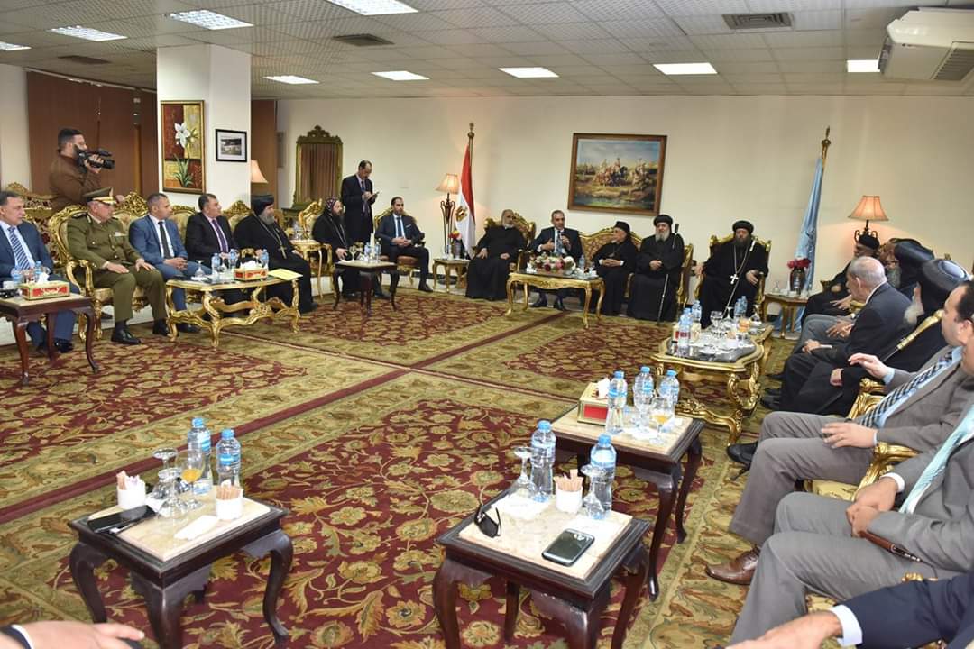 بالصور.. محافظ أسيوط يلتقى قيادات الدين المسيحي وممثلى الكنائس المختلفة بالمحافظة