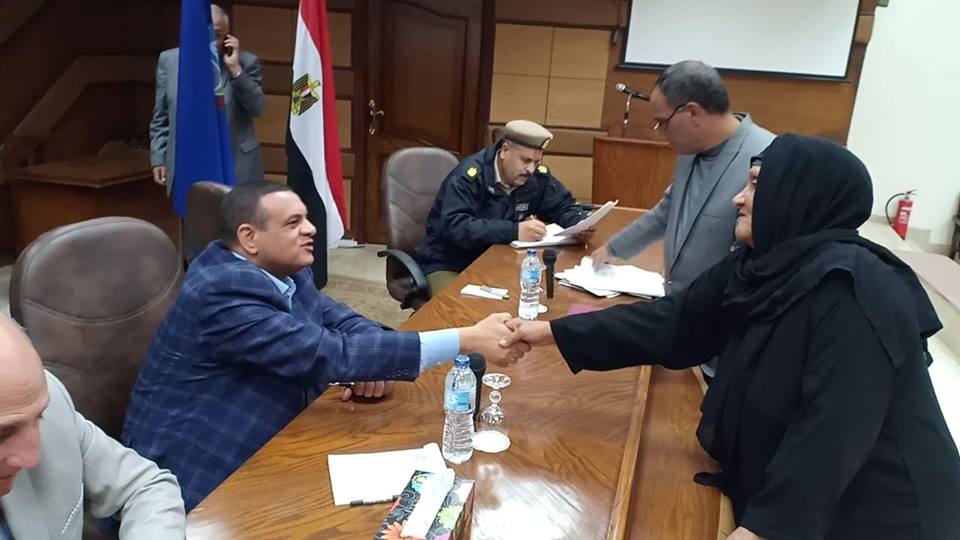 محافظ البحيرة يلتقي مع المواطنين لبحث متطلباتهم