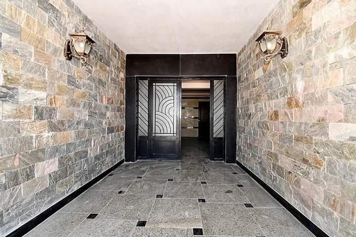 ”الإسكان”:جار الانتهاء من مشروعات سكنية وتطوير طرق بالعبور