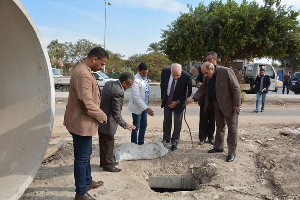 محافظ الجيزه يتابع أعمال أزاله الأمطار والدفع بــ 50 سيارة شفط مياة