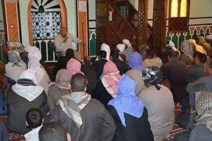 محافظ الوادى الجديد يلتقى بالمواطنين بقرية الخرطوم ويستمع الى مطالبهم