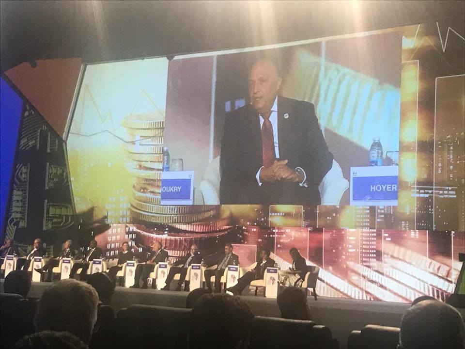 وزير الخارجية يؤكد على أهمية القيادة السياسية الجريئة والالتزام الجماعي في تحقيق التنمية