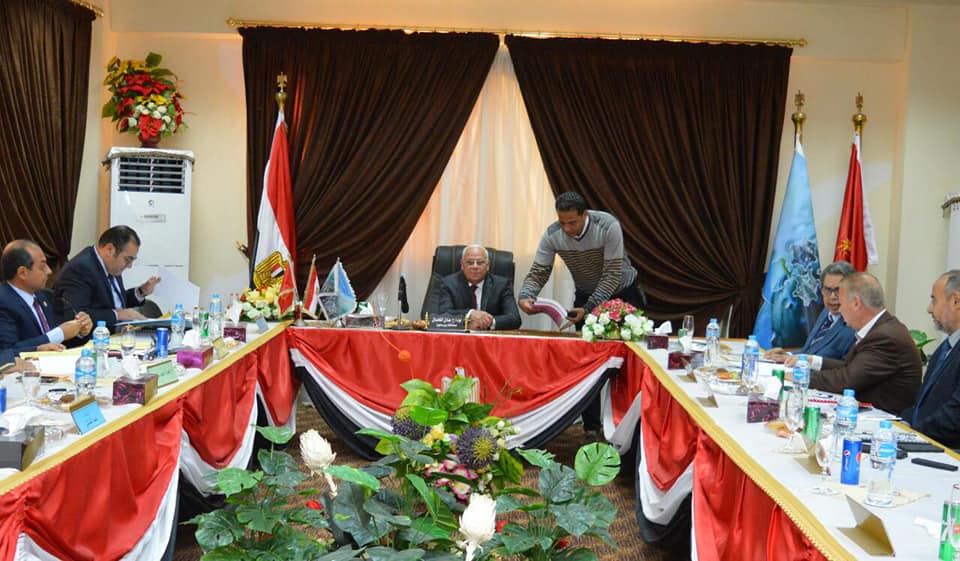 محافظ بورسعيد يهدي الشباب 58 مصنع تمليك المشروعات لهم بدلا من حق الانتفاع