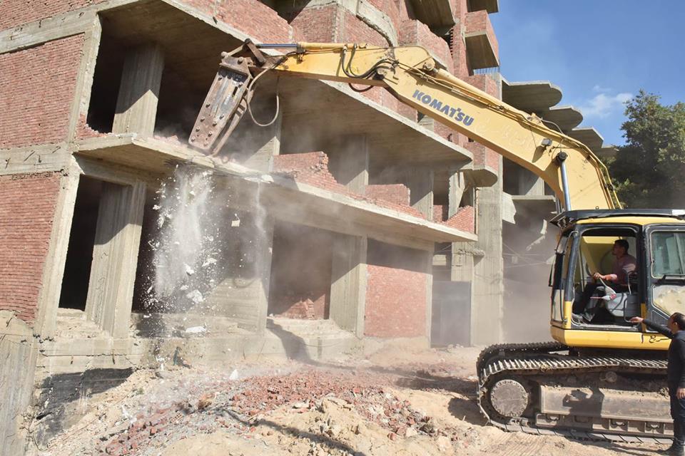 محافظة أسيوط تشهد حملات مكثفة لإزالة أعمال البناء المخالف