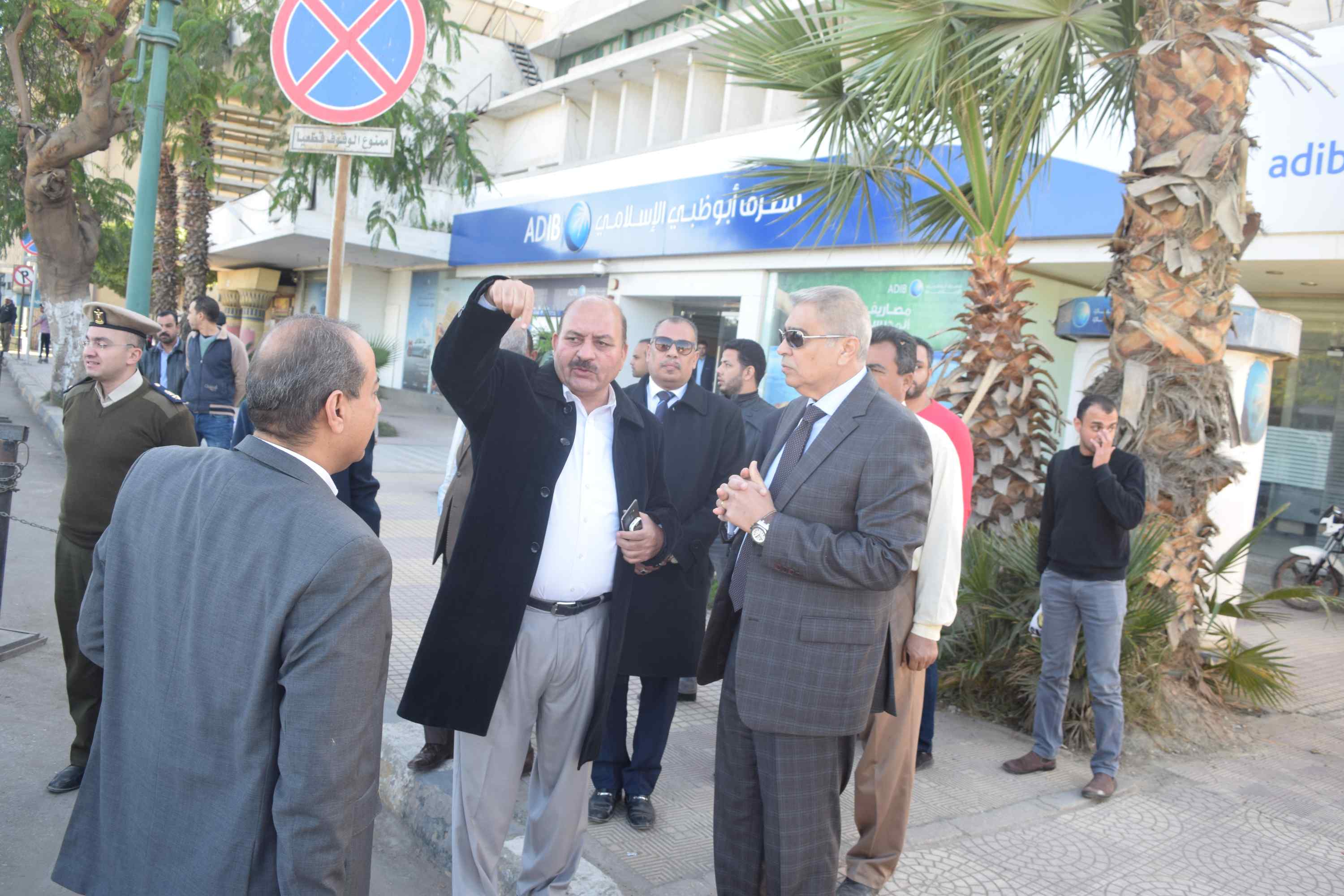 محافظ المنيا يتابع سير العمل في المركز التكنولوجى لخدمة المواطنين