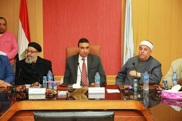 محافظ كفرالشيخ يناقش توصيات وقرارات بيت العائلة المصرية