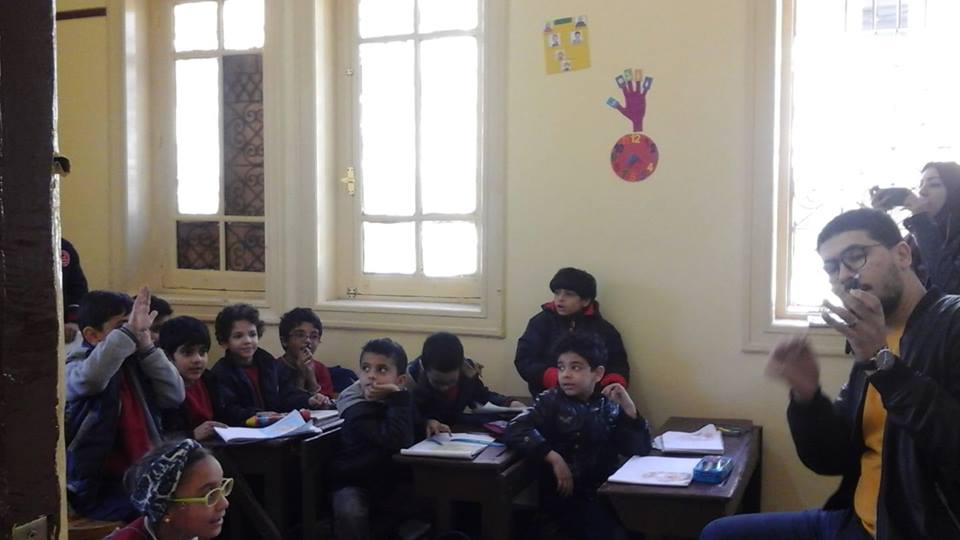 فريق الدعم الطبي والإنساني بكلية الطب جامعة المنصورة  يزور التجريبية للغات