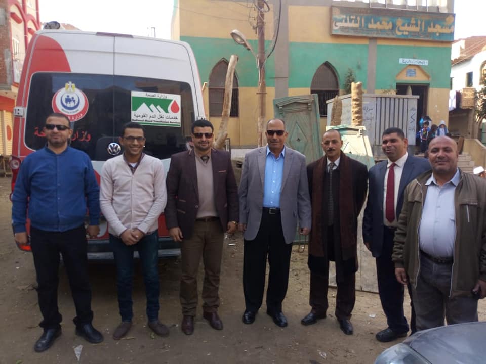ضيف الله يتابع سير حملة التبرع بالدم بقرية تلت جنوب بني سويف