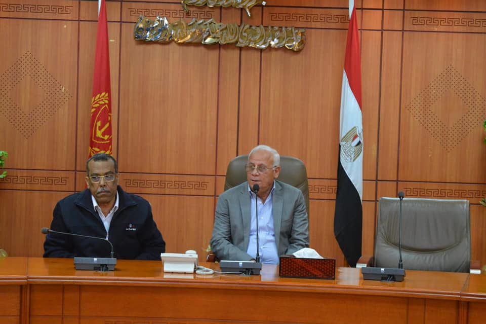 محافظ بورسعيد يوجه برفع كفاءة أعمدة الكهرباء باحياء المحافظة