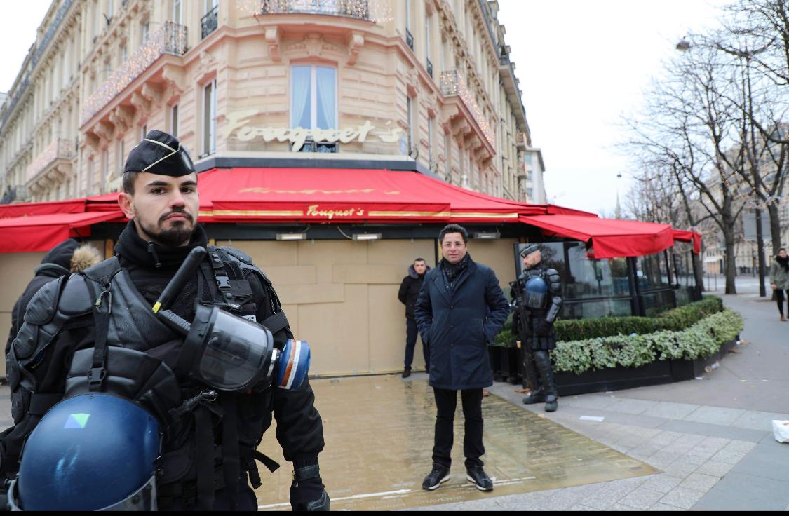 خالد أبو بكر يؤكد أن تظاهرات أصحاب السترات الصفراء فى طريقها للزوال