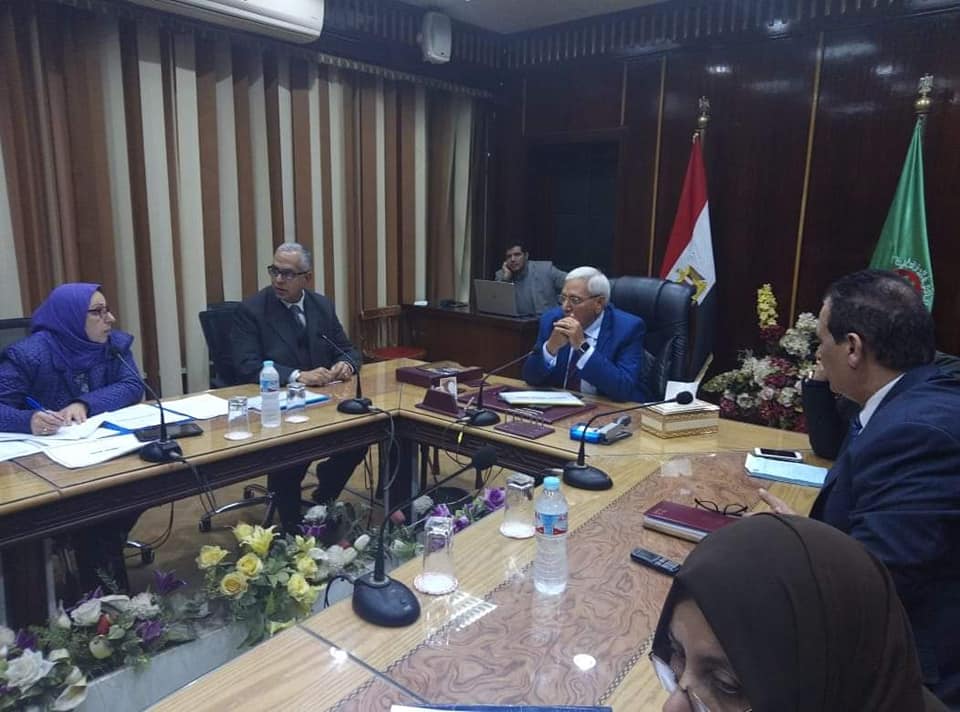 محافظ الدقهلية يستعرض المشروعات المزمع إنشائها خلال الفترة القادمة