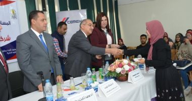 جامعة أسيوط تشهد تكريم طلاب كلية فنون جميلة الفائزين فى المسابقة الإبداعية