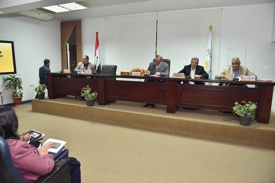 محافظ أسيوط يؤكد على تفعيل مشروع ربط مستفيدي تكافل وكرامة بمحو الأمية