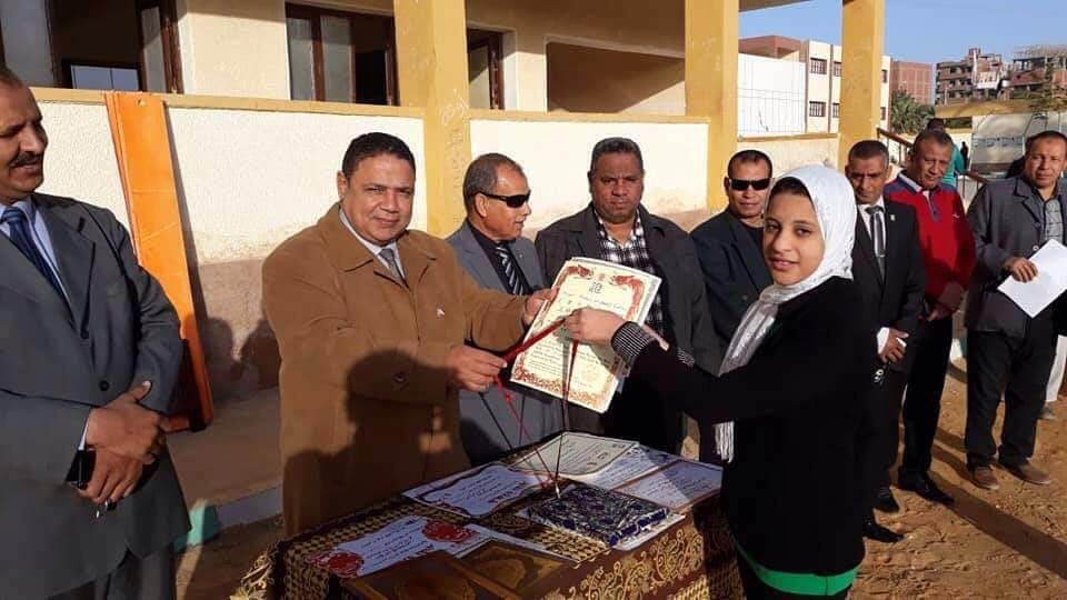 التداوي والقذافي يقلدا ذهبية الإيكيدو لطالبة الخارجة الزراعية