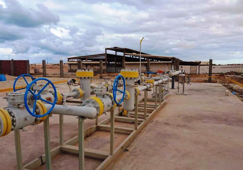 محافظ مطروح يؤكد علي إنهاء أعمال شبكة توصيل الغاز الطبيعى