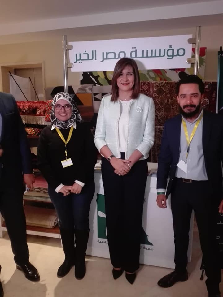 «وزيرة الهجرة» تتفقد جناح «مصر الخير» بالتعليم»