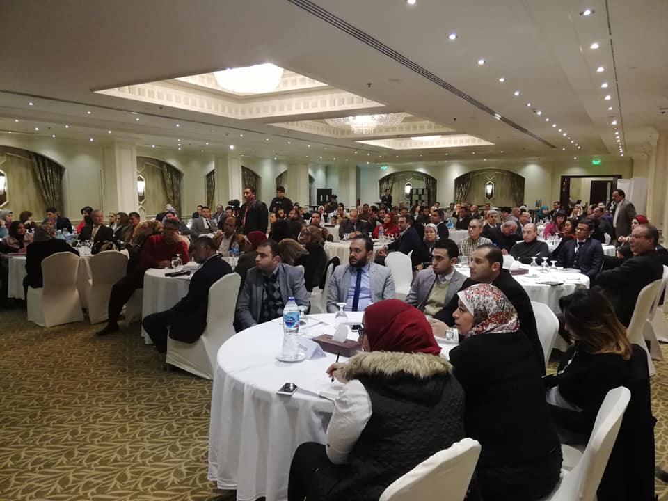 مؤتمر القوى العاملة بالقاهرة يرفع شعار”احنا معاك”