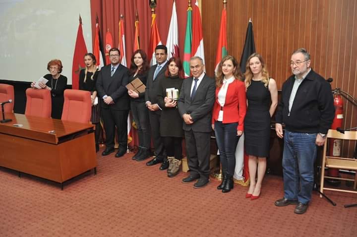 سفير مصر فى بلجراد يقدم جوائز للفائزين الصرب فى مسابقة اليوم العالمى للغة العربية