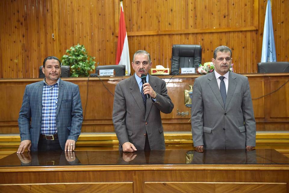 محافظ أسيوط يلتقي بالمواطنين في اللقاء الجماهيري الدوري