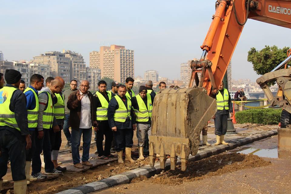 محافظ القاهرة يتفقد موقع كسر ماسورة المياه بمنطقة ماسبيرو
