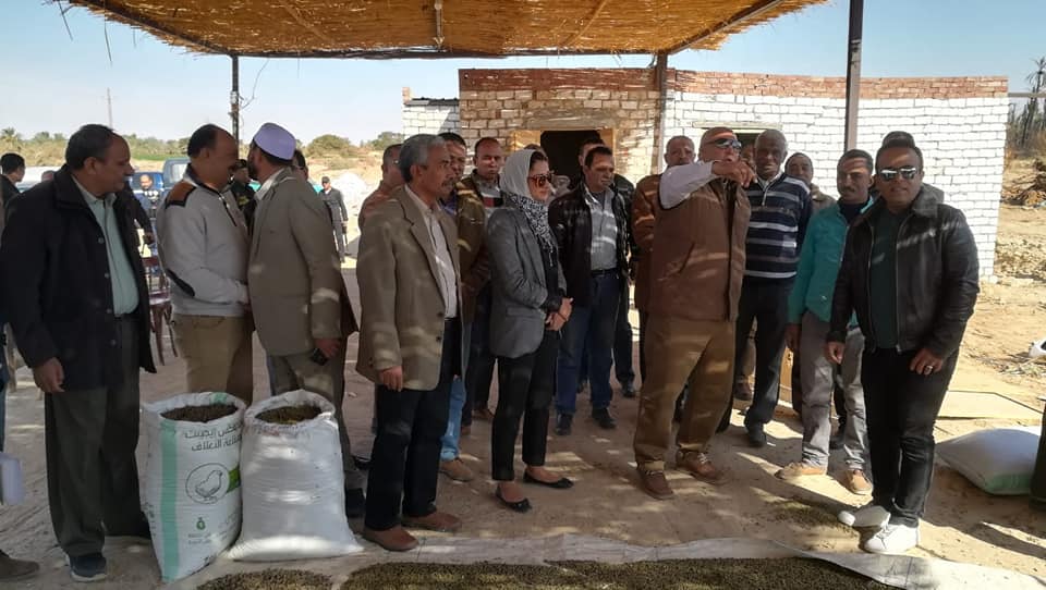 محافظ الوادي الجديد يتابع مشروع فرم المخلفات الزراعية
